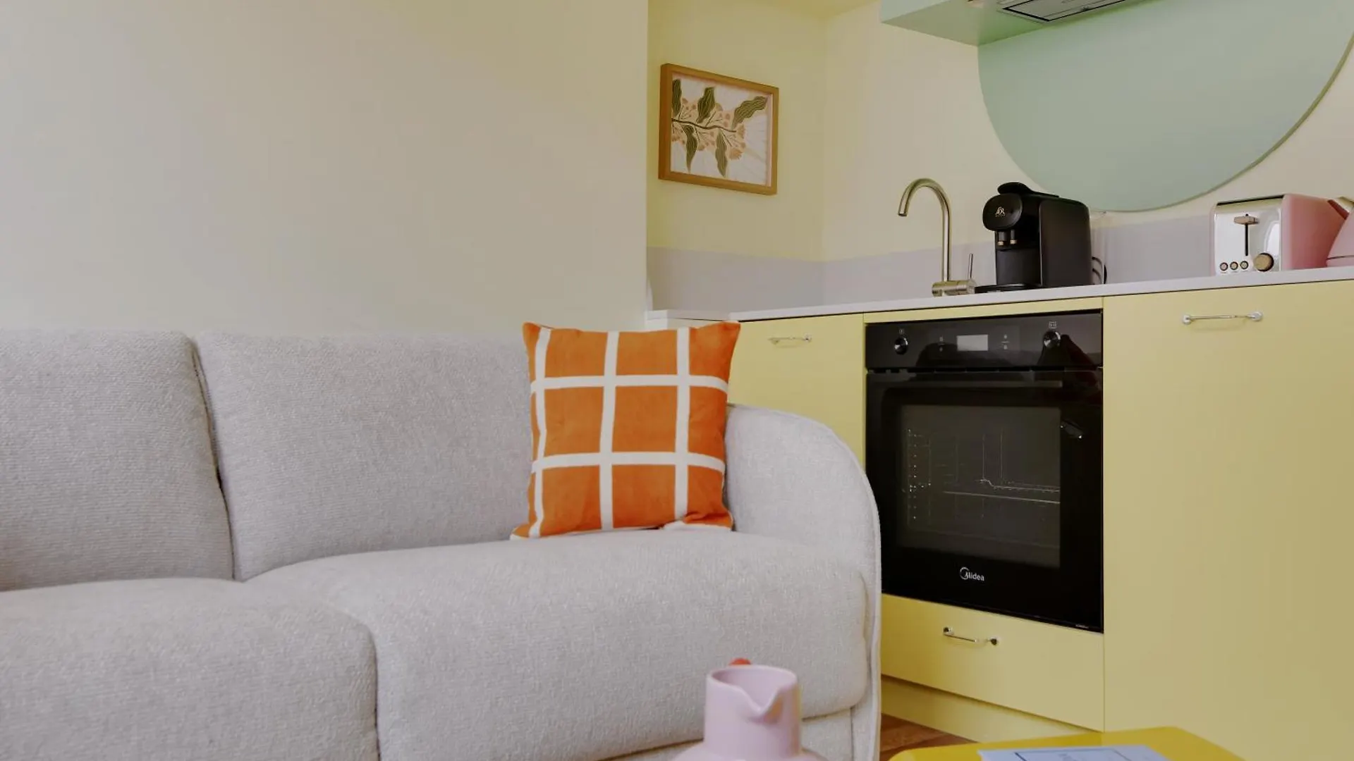 Paris Home Collection - Serviced Apartments Champs-Elysees - Rue De Ponthieu