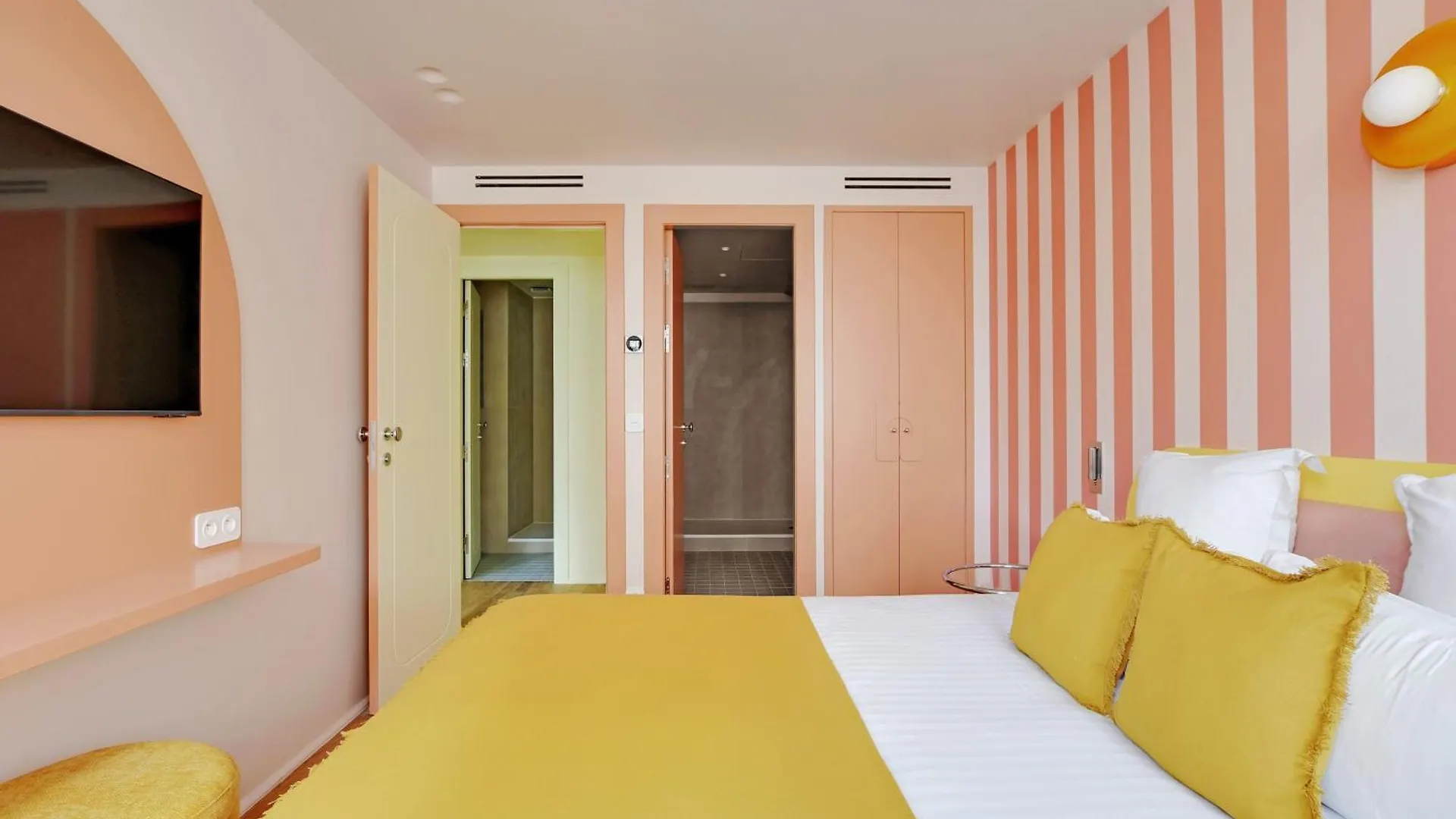 Paris Home Collection - Serviced Apartments Champs-Elysees - Rue De Ponthieu 0*,  France