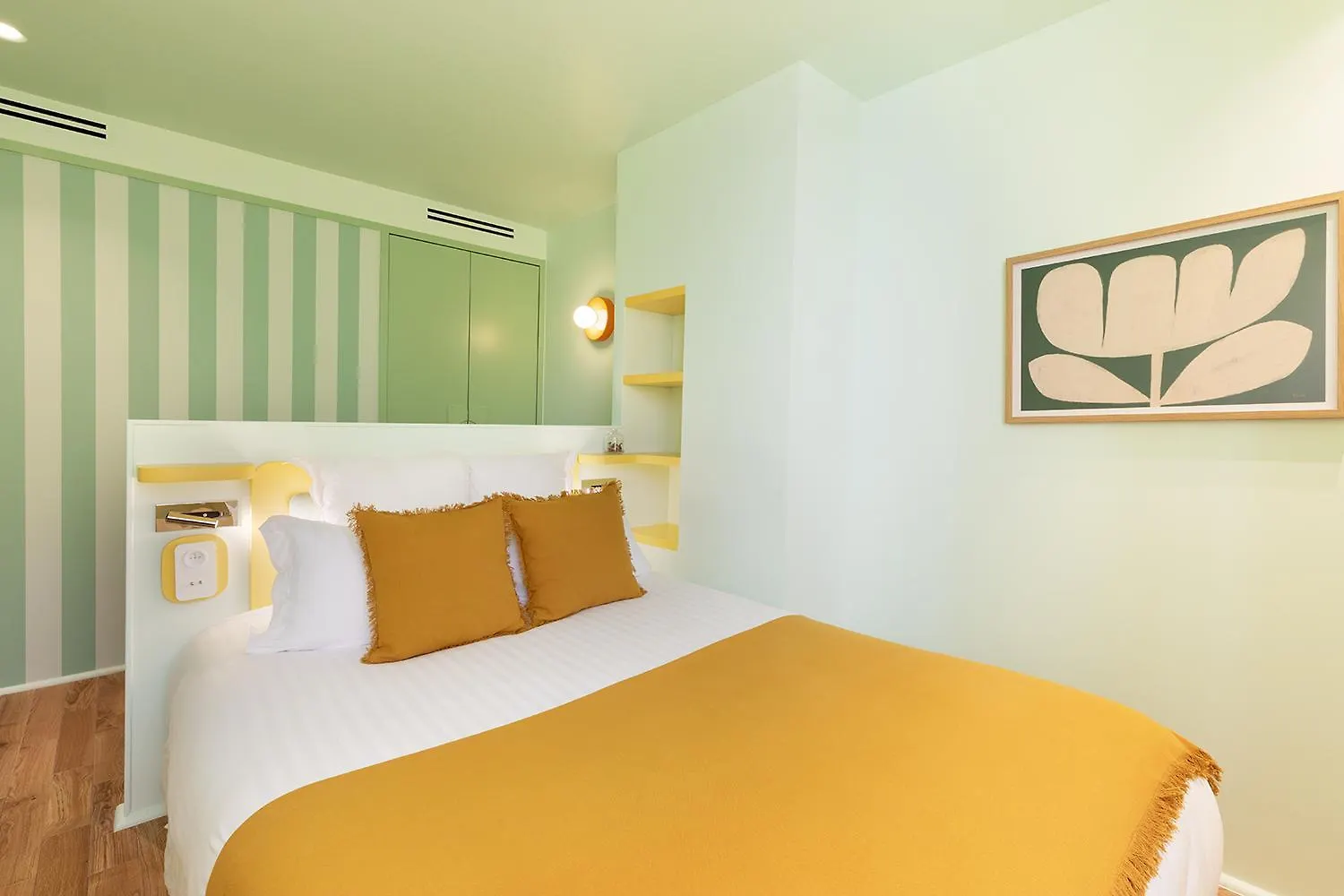 Paris Home Collection - Serviced Apartments Champs-Elysees - Rue De Ponthieu France