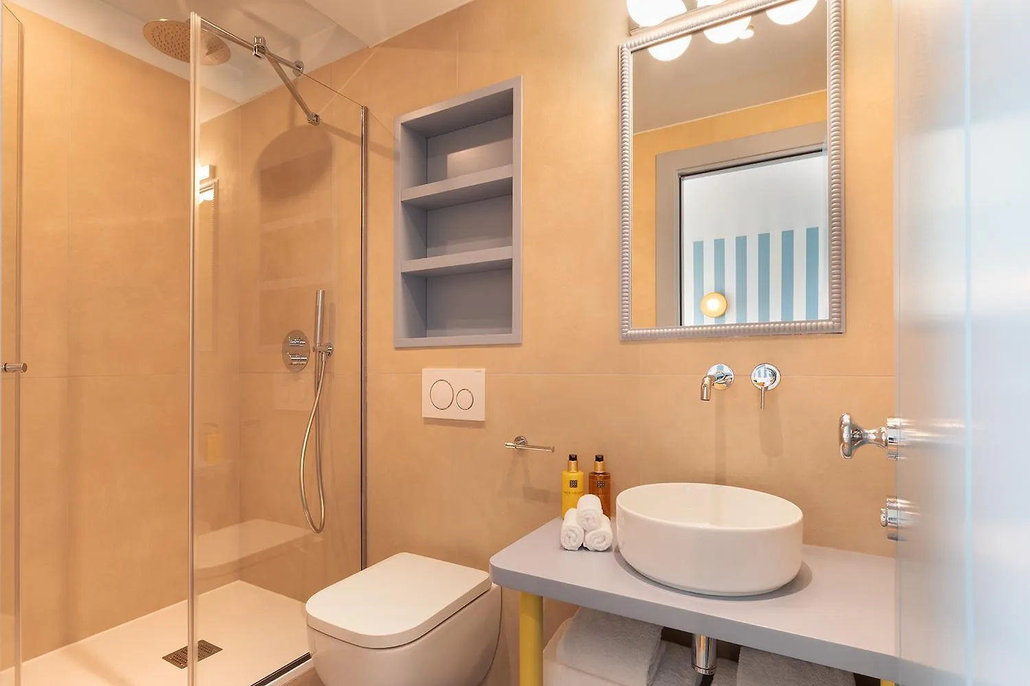 Paris Home Collection - Serviced Apartments Champs-Elysees - Rue De Ponthieu