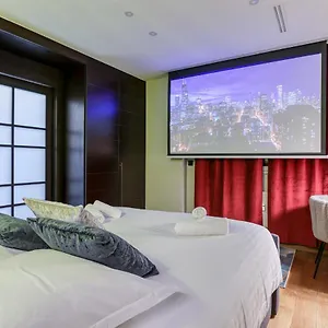  Apartment Montaigne Executive